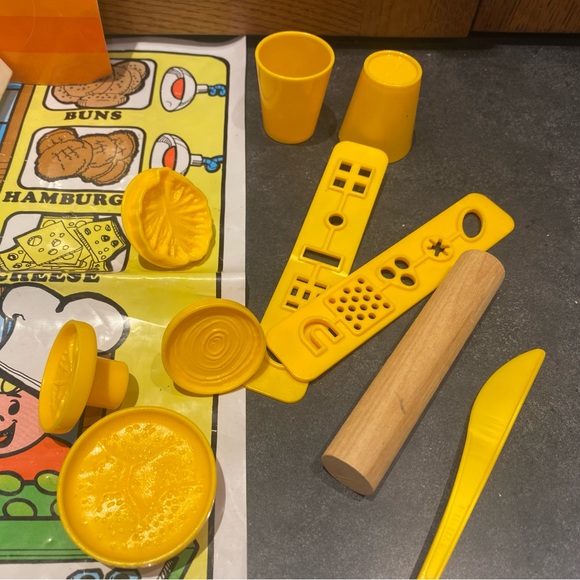 Vintage 1977 Burger King General Mills Play Doh Mat, Pieces, Pamplet - Picture 4 of 9